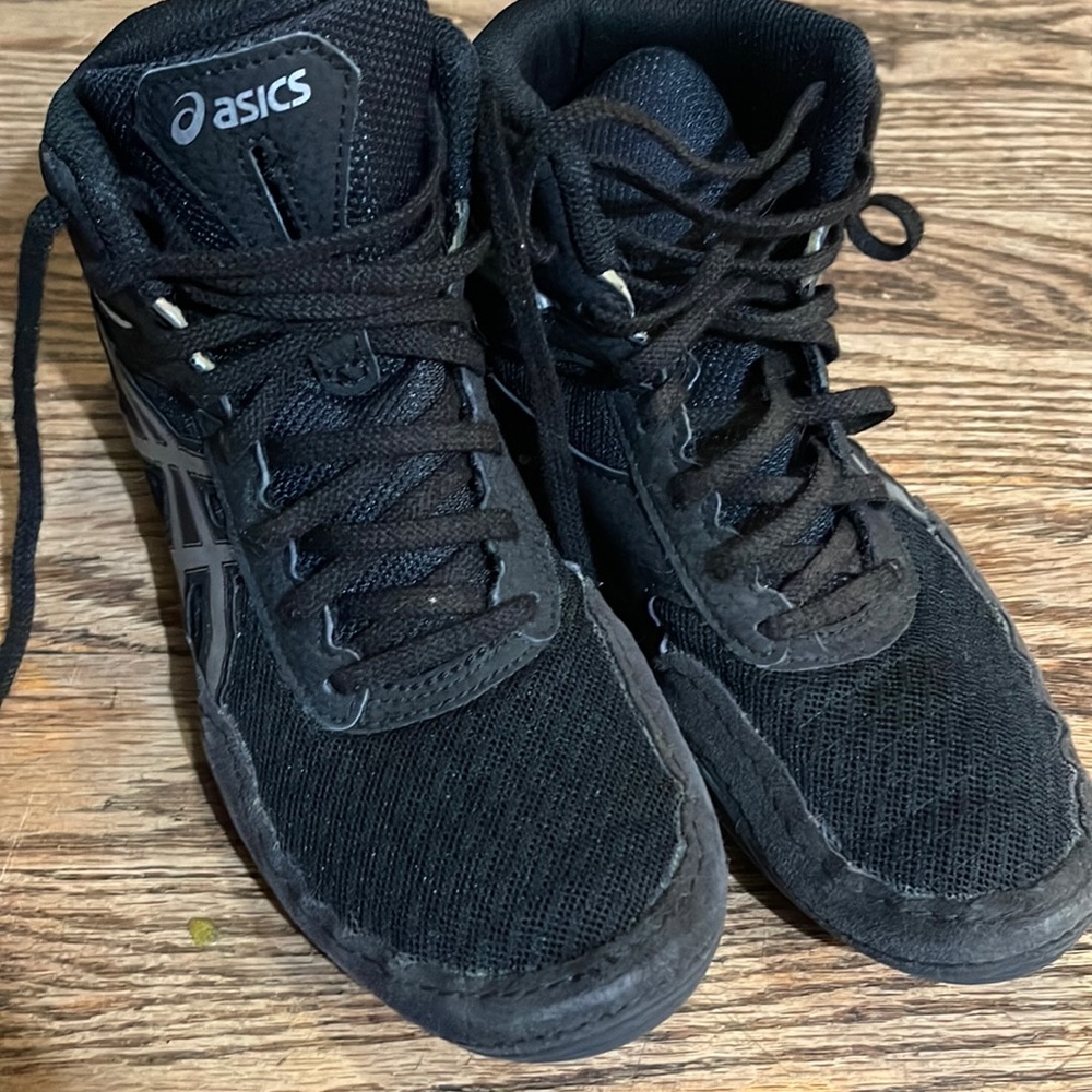 Wrestling shoes size 4